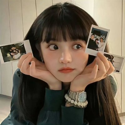 照片中的女孩